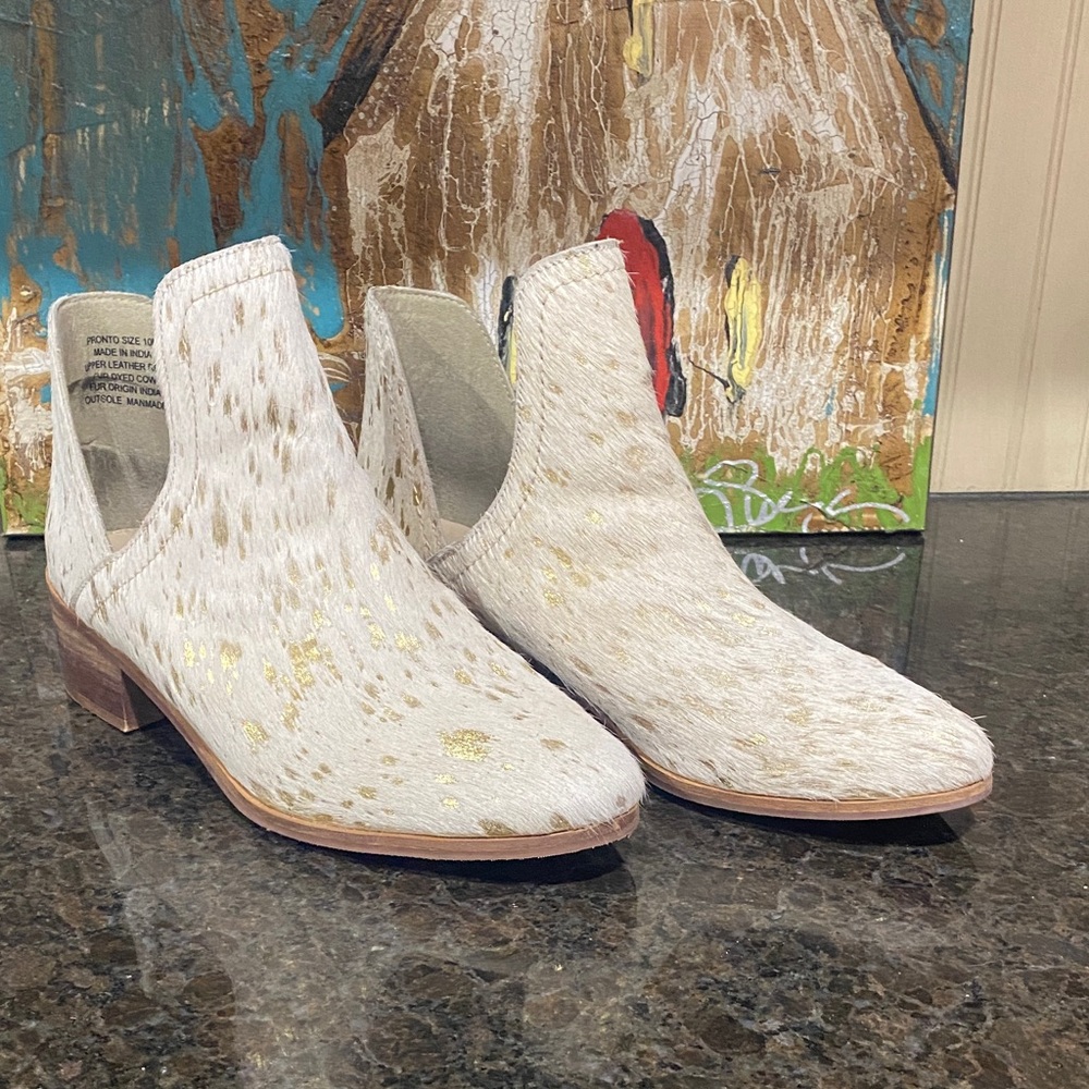 Coconut Cowhide Ankle Boots by Matisse. Worn twice. Size 10. Great condition.